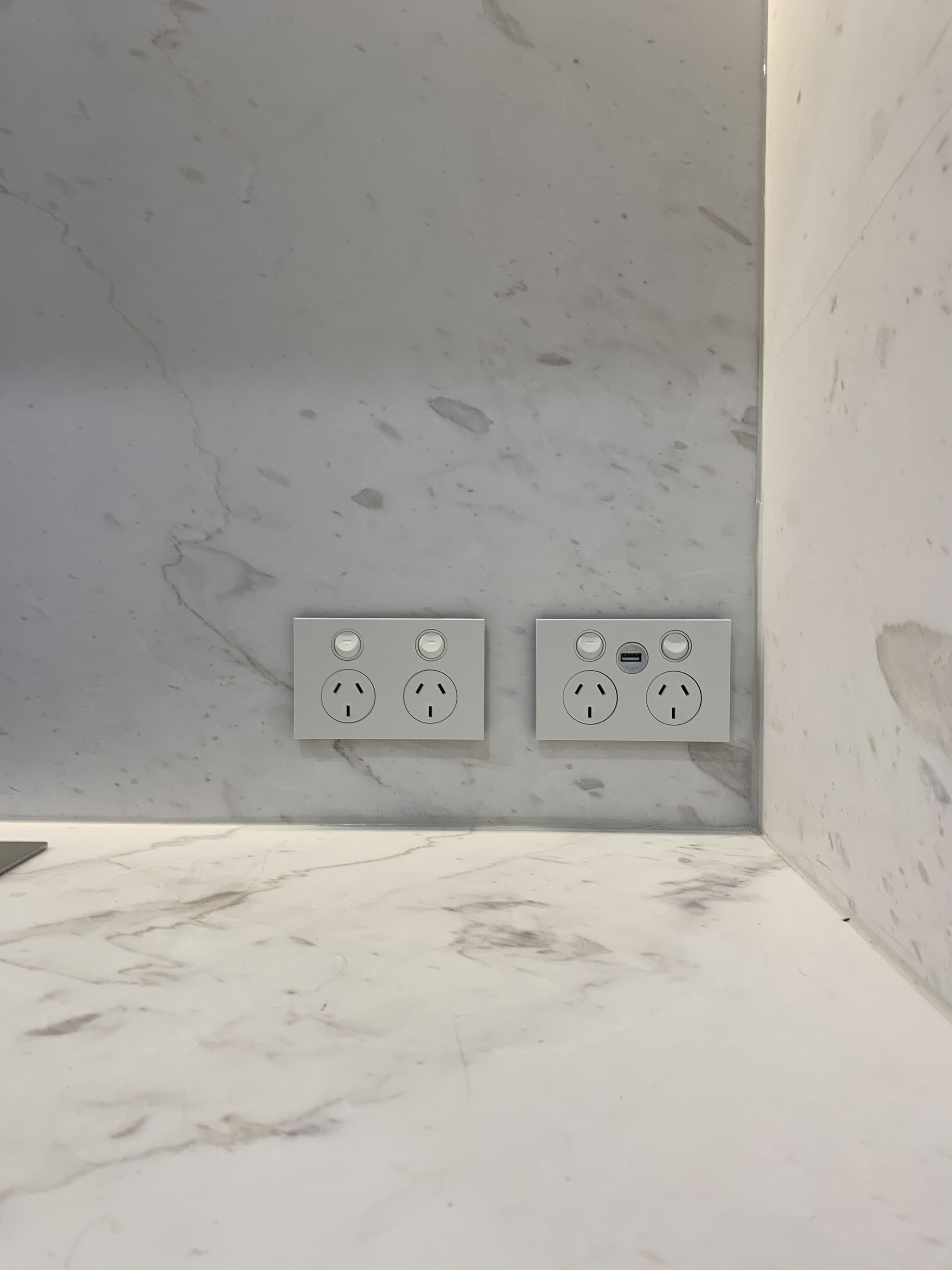 Clipsal Zen matte white with USB fast charger