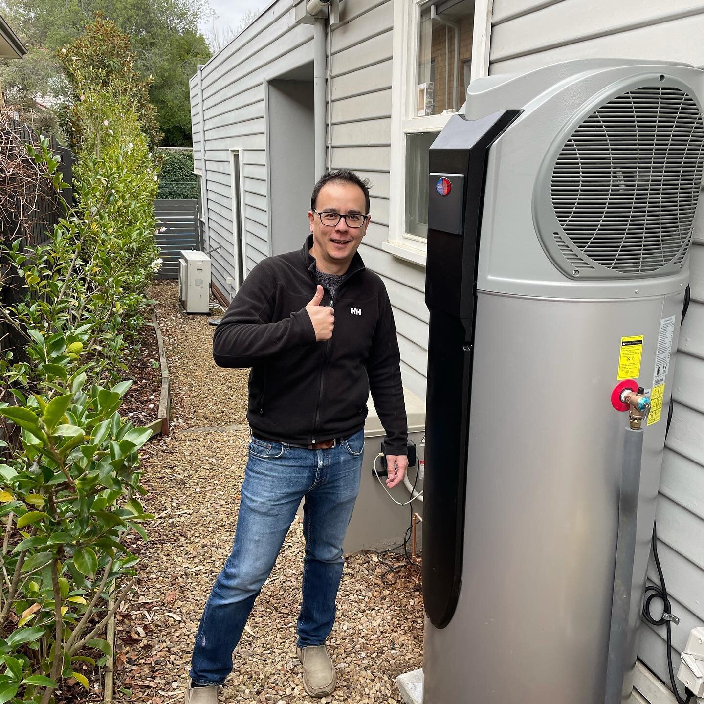 HEAT PUMP ALERT! Don&rsquo;t wait for your hot water system to die and pay through the roof for an emergency replacement. Be more like James and Jocelyn and be proactive in your transition off gas appliances. This is an @evoheatpumps Evo270 which wil
