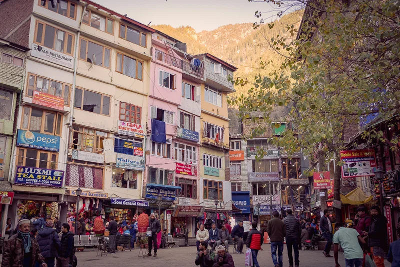 The shopping area in New Manali.