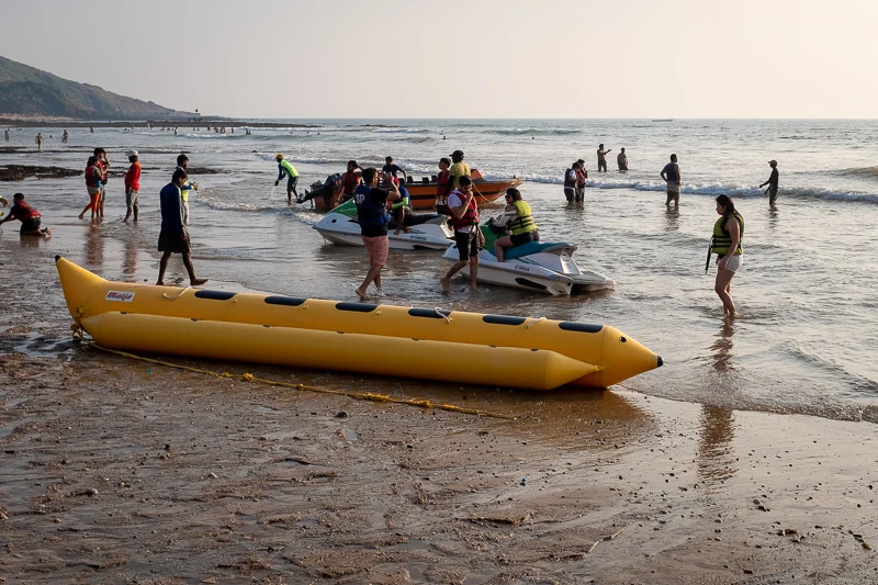 … loving their watersports - as long as it doesn´t involve actual swimming.