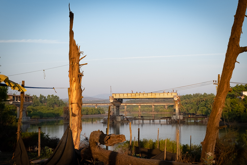 And here it is again: The new road, to be completed in early 2020. It will be the end of peace and quiet for Talpona and Galgibag, which were the last reason to visit Goa.