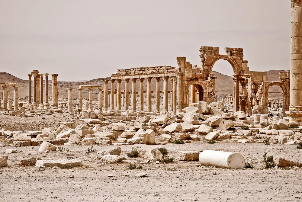 Wir gehörten zu den letzten Touristen, die Palmyra in diesem Zustand erlebt haben. Der Krieg in Syrien begann zehn Monate später.