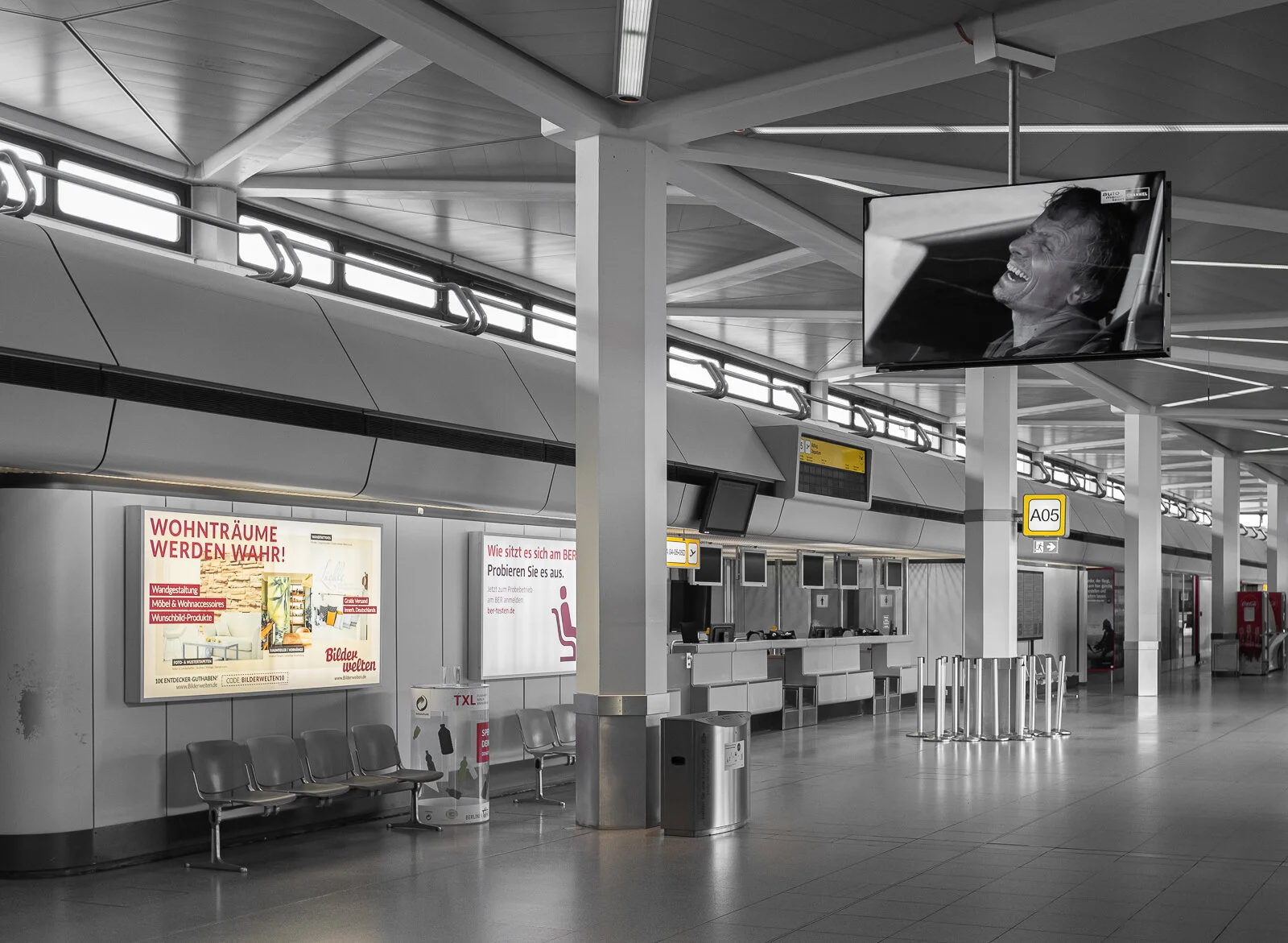 Wie man an den Bildern sieht, habe ich den Terminal A im Uhrzeigersinn durchlaufen (die Gates sind links, der Innenbereich rechts). Erst jetzt, wo ich zum ersten Mal den Flughafen ohne Ziel und Zeitdruck erkunde, fällt mir auf, dass ich es eigentlic…