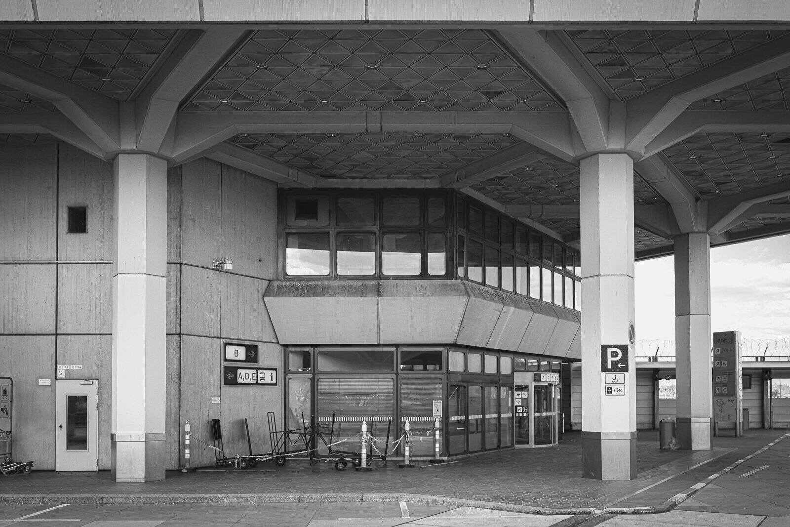 Der Eingang zum Terminal B, in dem ursprünglich die Wartehalle untergebracht war.