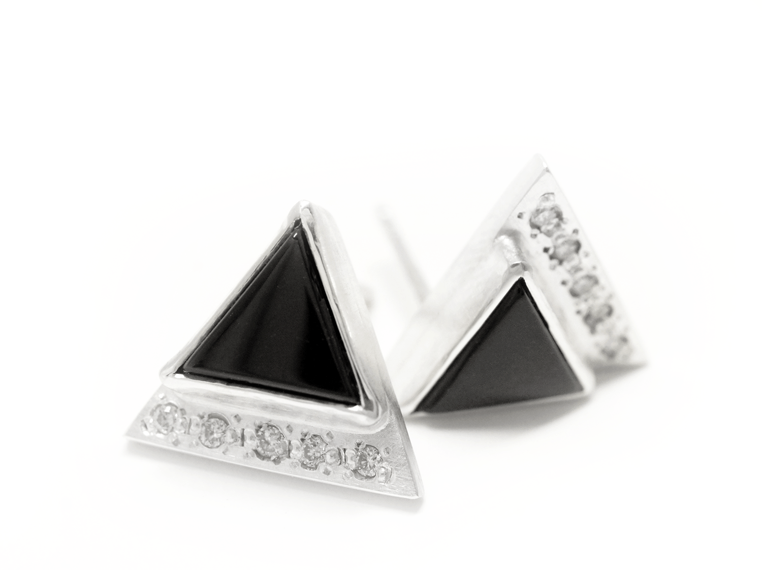 NEUTRAL 12° Earring.png