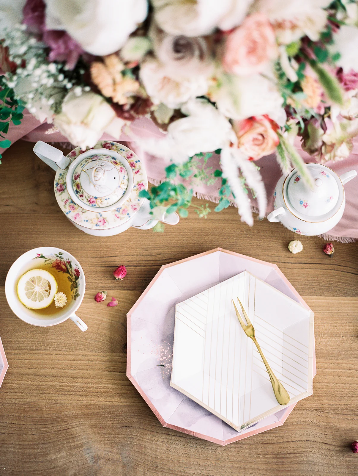 Paper plates by Harlow & Grey ; Styled by Olea & Fig Studio ; Photo by Kylee Yee Photography .