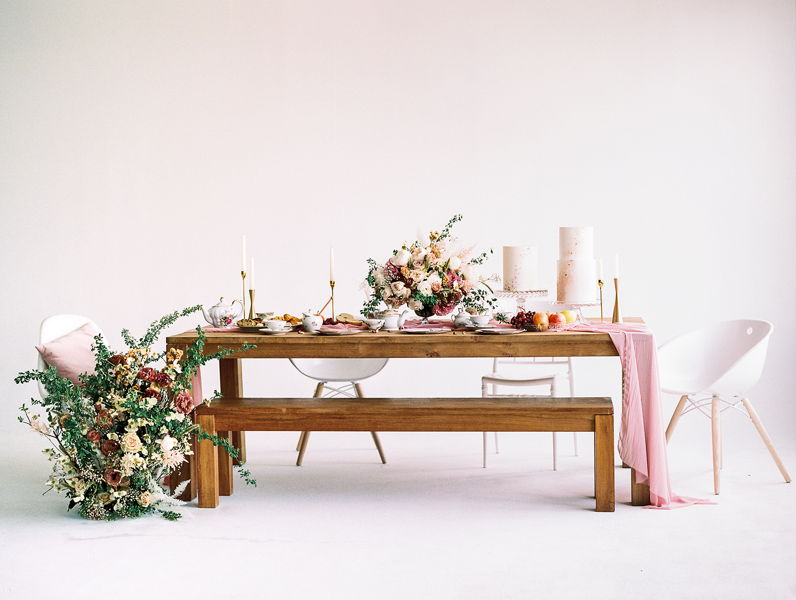 Styled by Olea & Fig Studio ; Photo by Kylee Yee Photography .