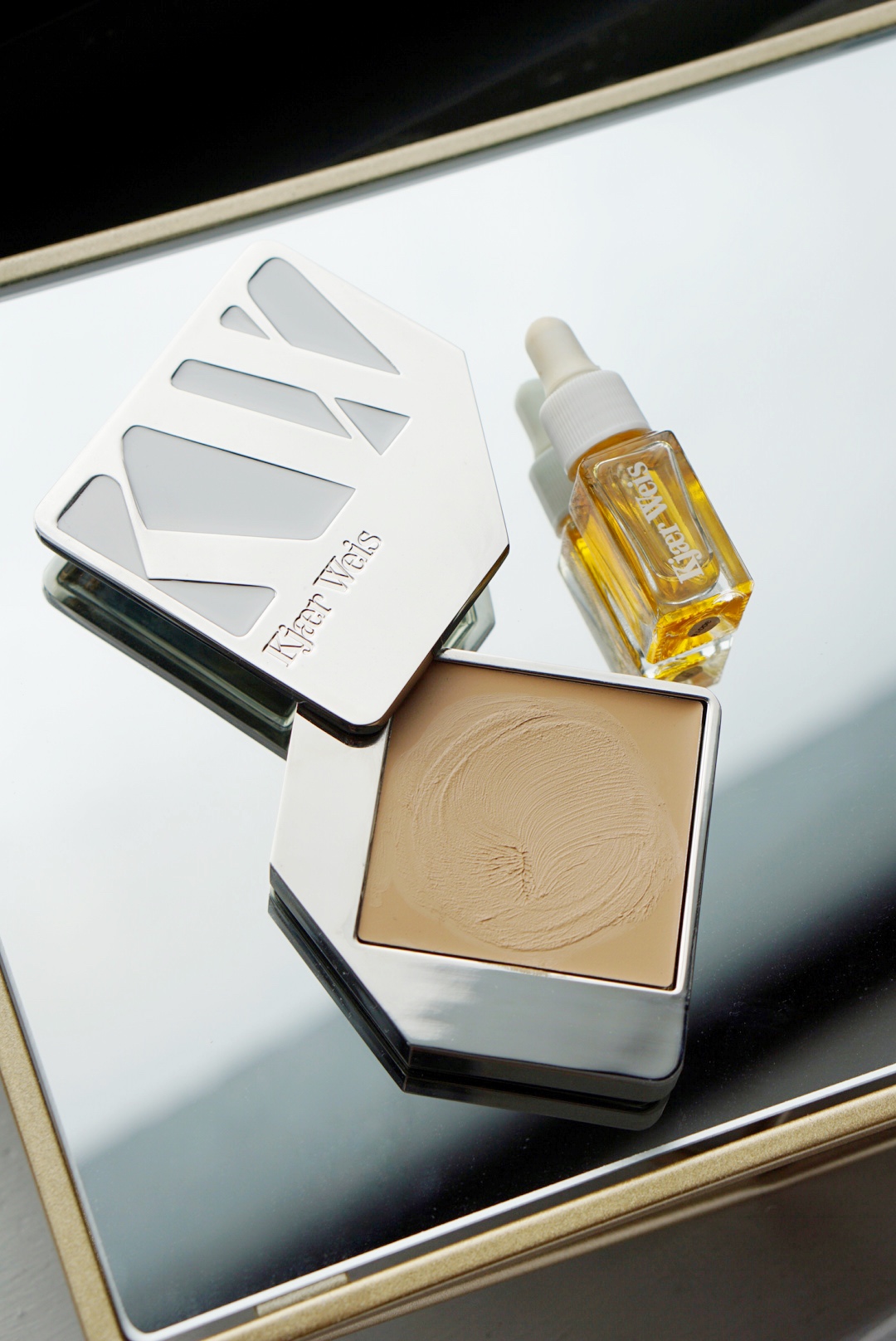 I Tried 5 Natural Foundations And Here S What I Think Happily Ever Style