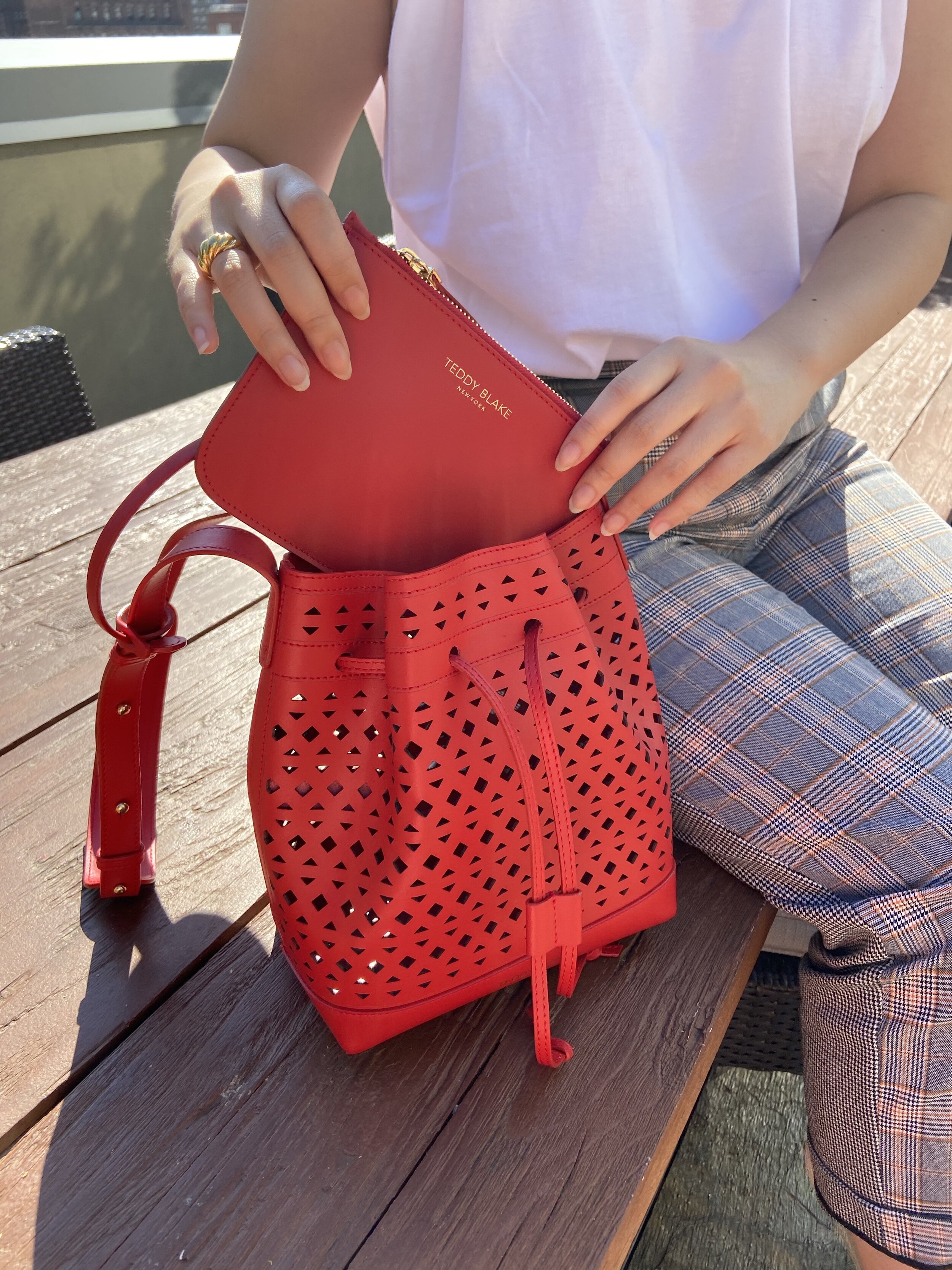 5 Red Bag Outfit Ideas