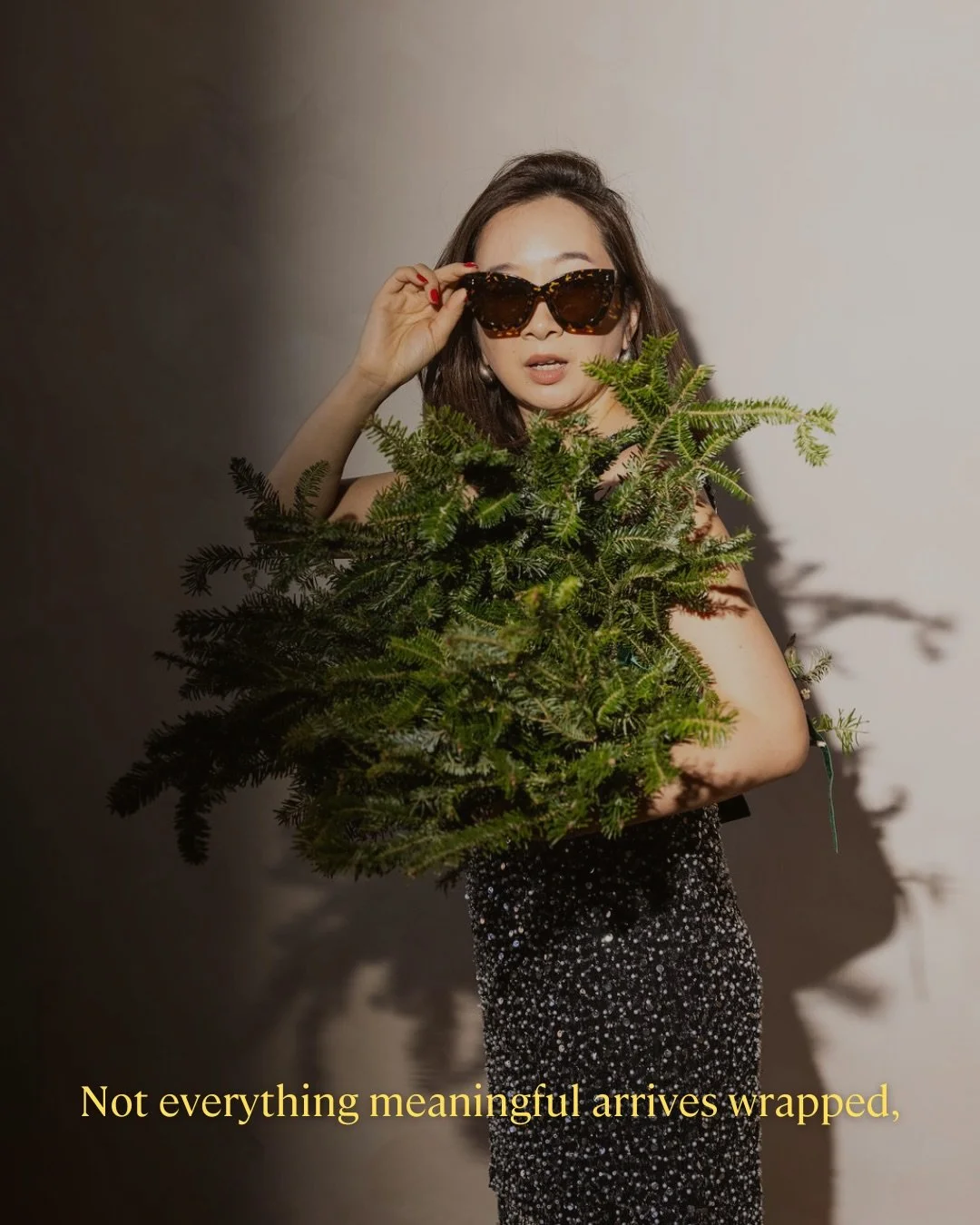 Holding space for all the versions of this holiday season. What&rsquo;s been quietly staying with you? 🎁

Photos by @ashleygalleranistreetstyle