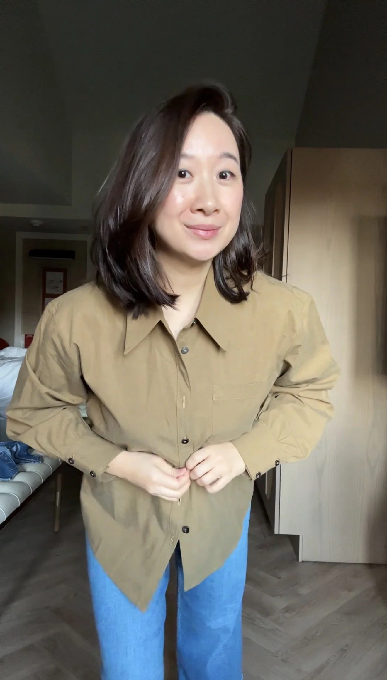 How one button detail transforms the fit of a classic shirt