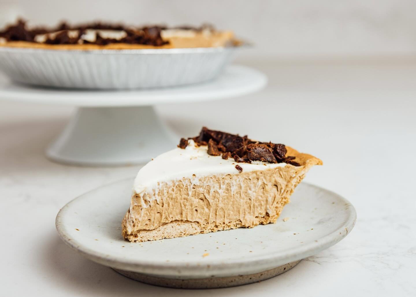 It’s getting spooky at the pie shops! In honor of Halloween, we brought back some of our favorite candy inspired pies! 👻🎃
Root Beer Float Pie 🍺- Inspired by the American classic Root Beer Float! Housemade cinnamon sugar cookie, creamy root