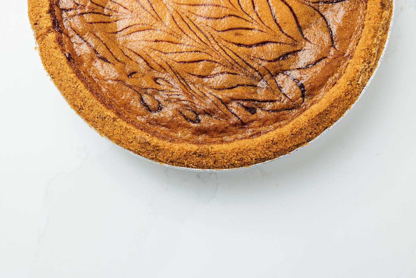 👋 Babka Chocolate Swirl Pie!
Inspired by our favorite chocolate swirl bread.  It has a vanilla crust, a vanilla custard with chocolate swirls. 
Just in time for the Jewish High Holy Day! Pre-orders for Rosh Hashanah and Yom Kippur are open!