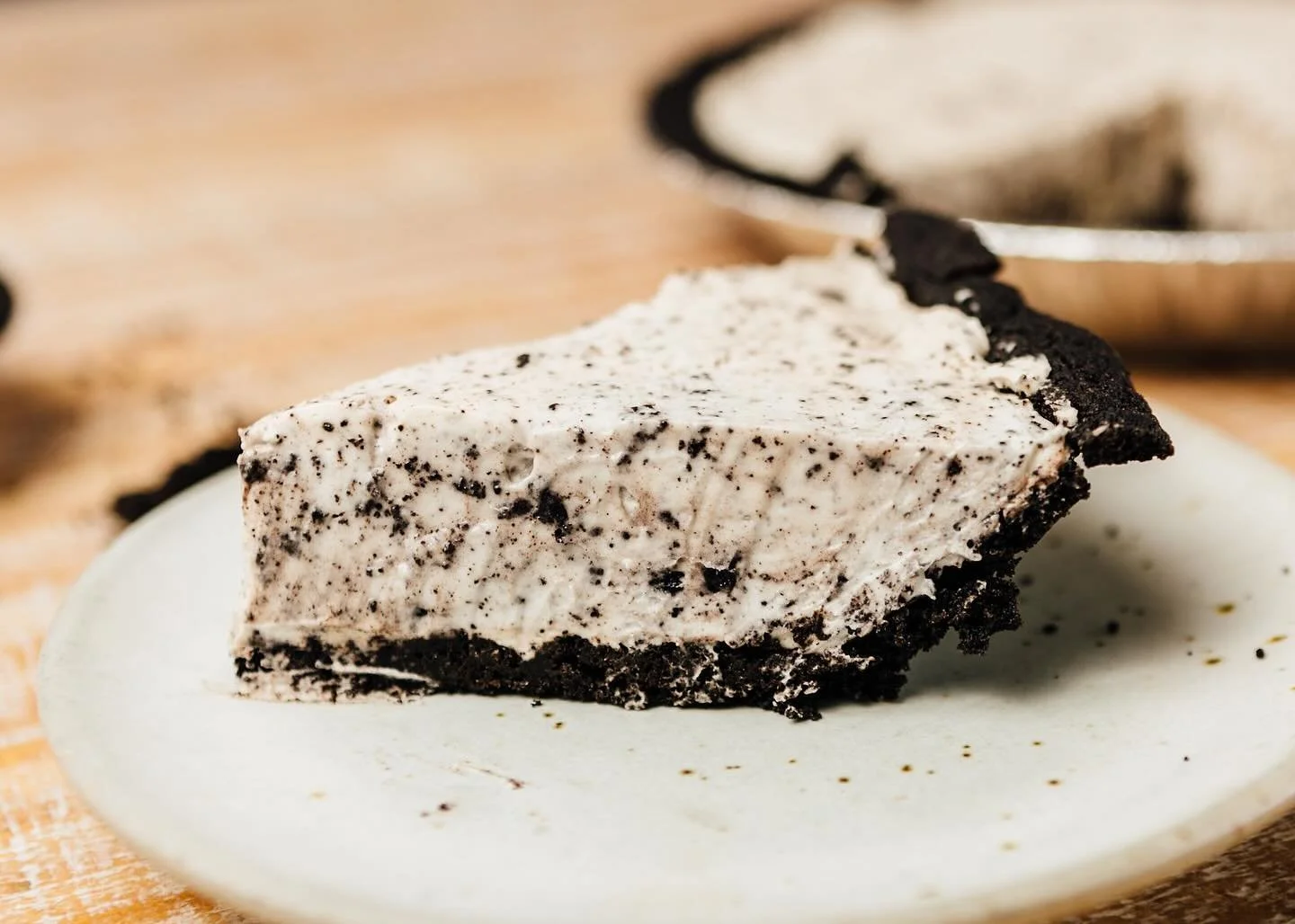 🎉 BIG NEWS ‼️ Our Cookies n’ Scream pie is back 🙌🏻 🥧 grab your slice at any SoCal location! 
#cookiesandcream #halloweenfood #oreodessert #pies #lafood #newfood #winstonpies #foodiesofig