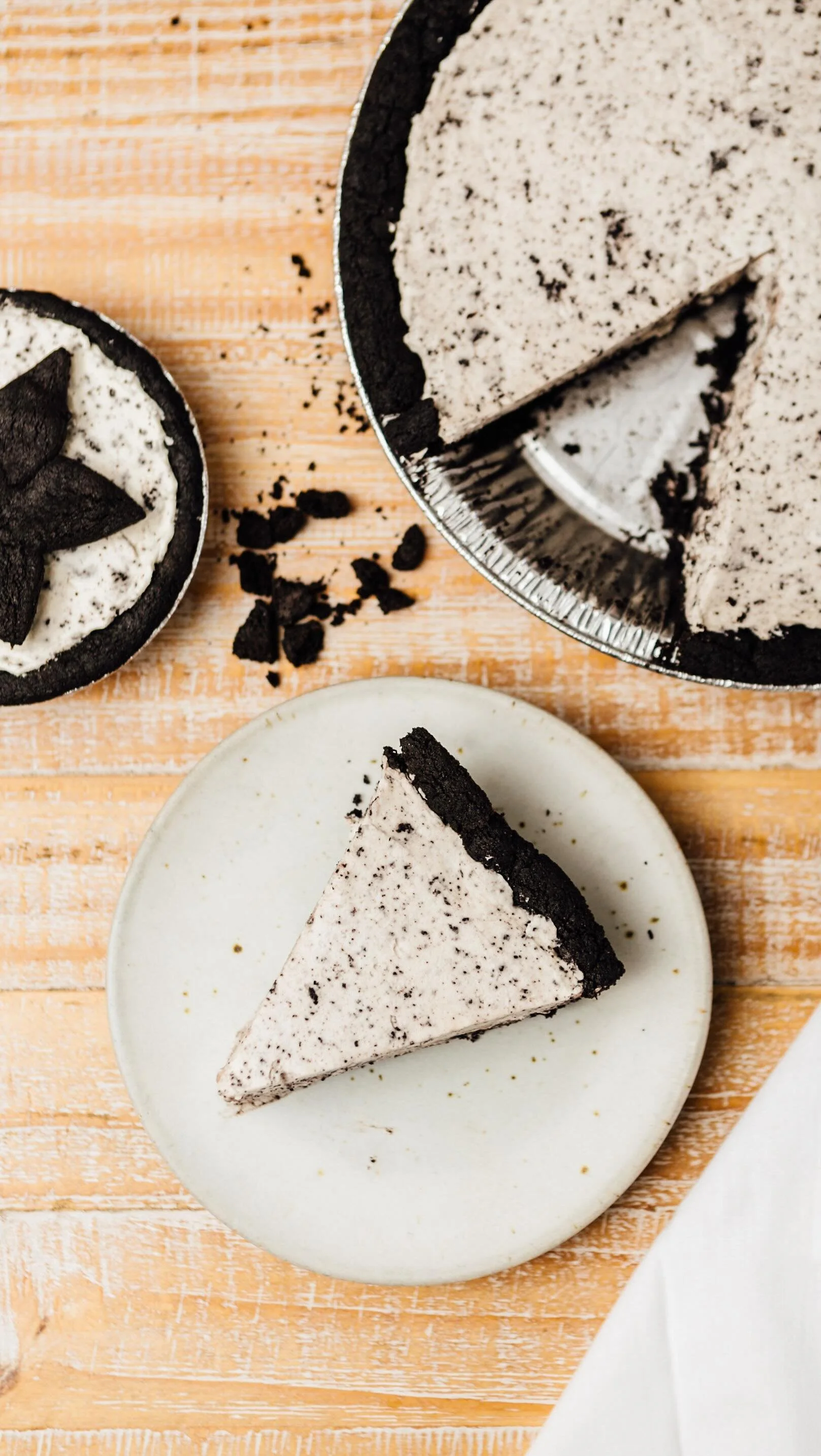 🥧👻 cookies n SCREAM 🥧🧟‍♀️ 
#cookiesandcream #halloweenfood #swiftie #pie #eatwithme #winstonpies #lafood #foodiesofig #losangelesfood #ladesserts