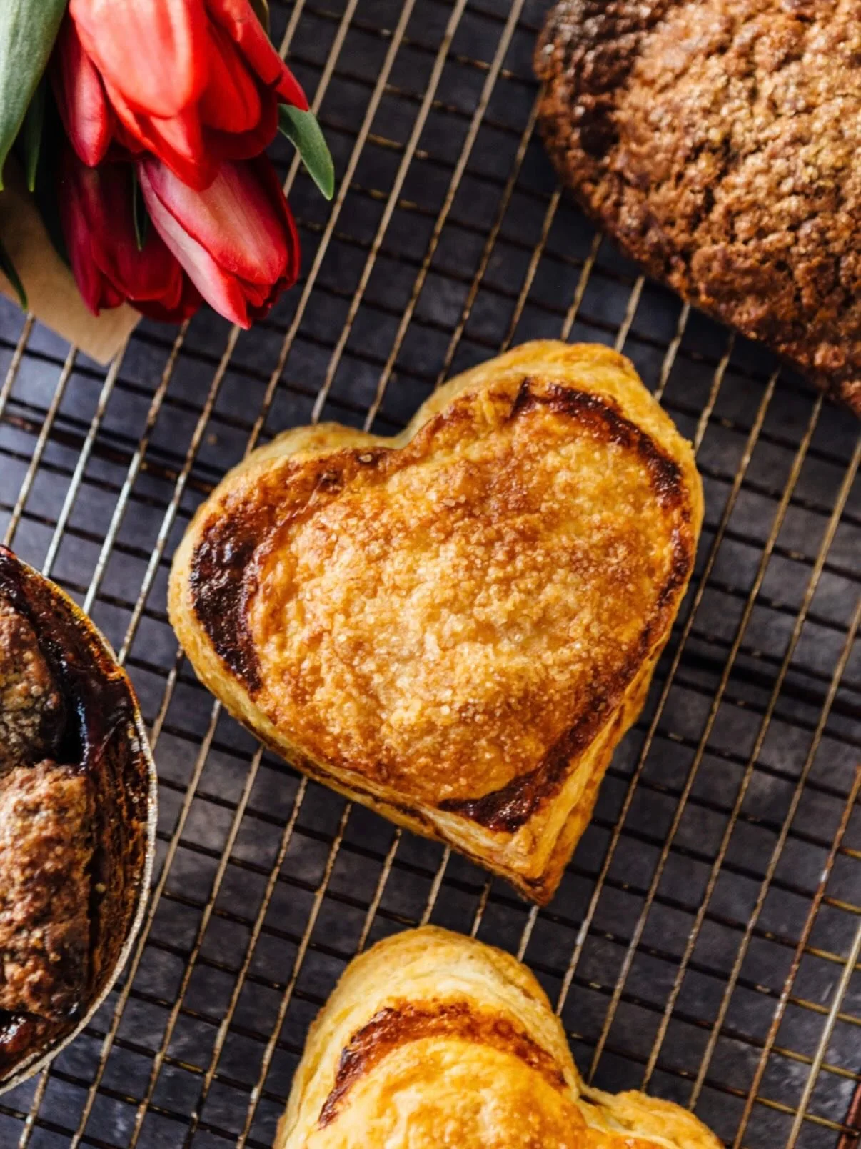 Happy Valentine&rsquo;s Day!! 💕 🥧 show your love with our heart hand pies 🥰 flowers are overrated! 😆 

#pies #winstonpies #valentinesday #losangelesfood #socal