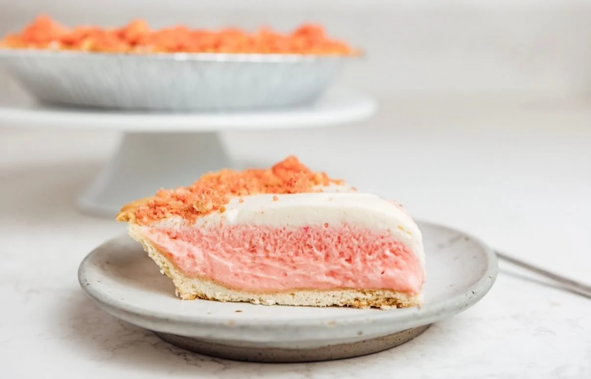 The strawberry pie is back!! 🍓 #winstonpies #strawberryshortcake #losangelesfood #strawberries