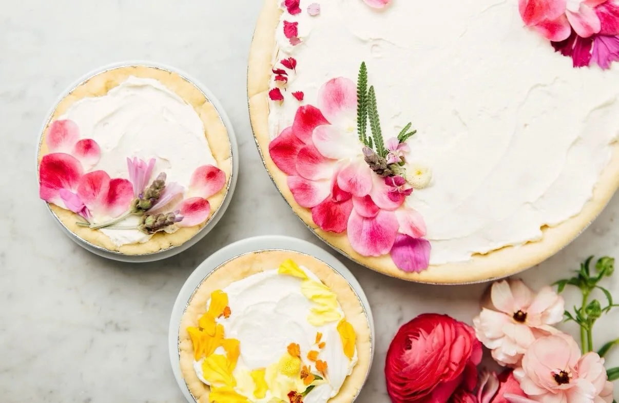 In honor of all the beautiful moms. Arguably our most photogenic pie it features roasted strawberries folded into a light mascarpone filling topped with edible flowers. Like a bouquet for mom, but better! 🌹 

Flower designs vary

#mothersday #winsto