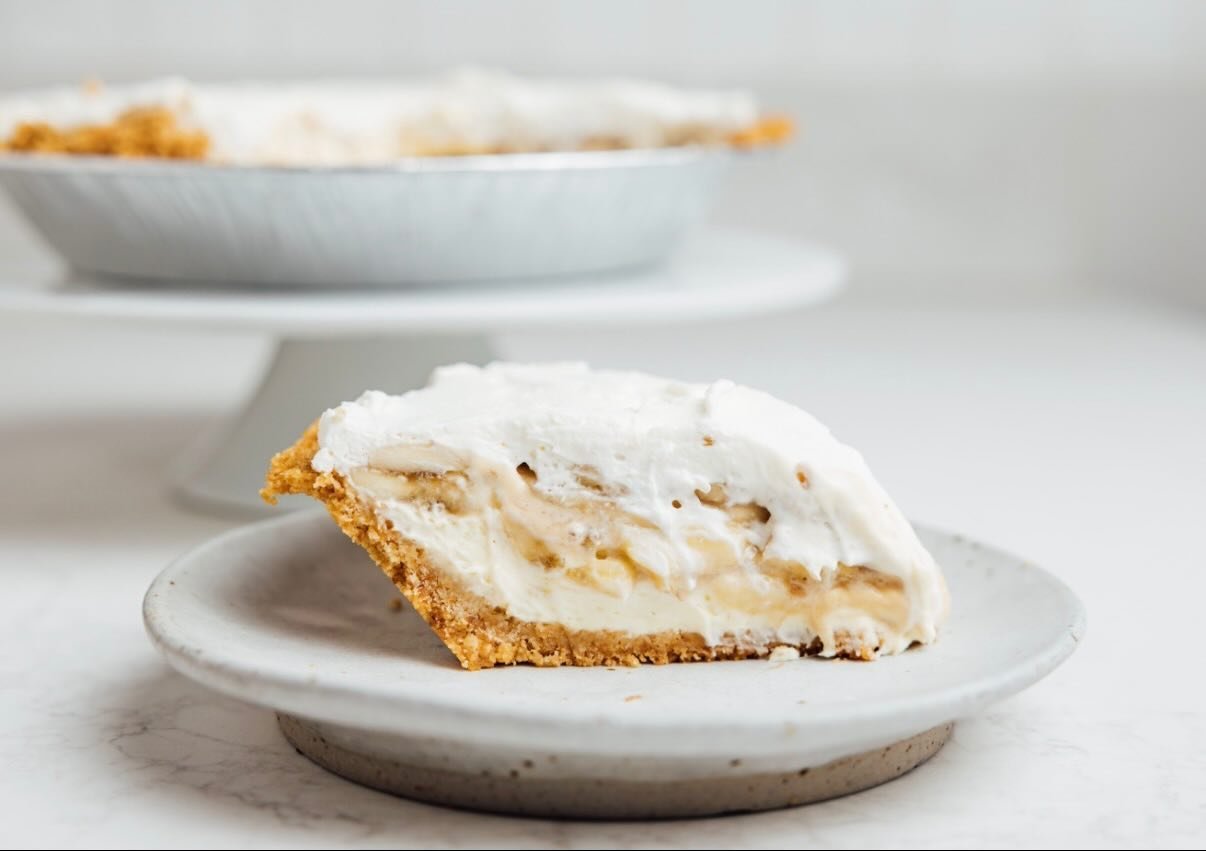 Banana Cream Pie is back at all locations 🍌 🥧 don&rsquo;t forget to get one for dad! #fathersday #bananacreampie #winstonpies #palmdesertlife #lafood