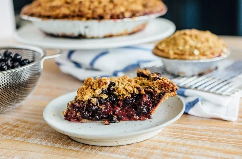 PIES BACK IN STORES NOW ‼️

💙 Blueberry (LA locations)
🩷 PBR Crumble (LA locations + special order PD)

#pielover #winstonpies #lafood #crumble #blueberry