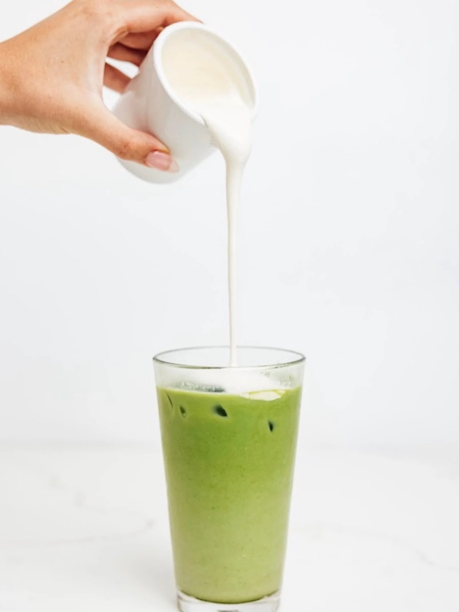 It&rsquo;s a hot one this weekend ☀️ 🍵 come try our iced peach matcha! 

#matcha #winstonpies #peach #summerfood
