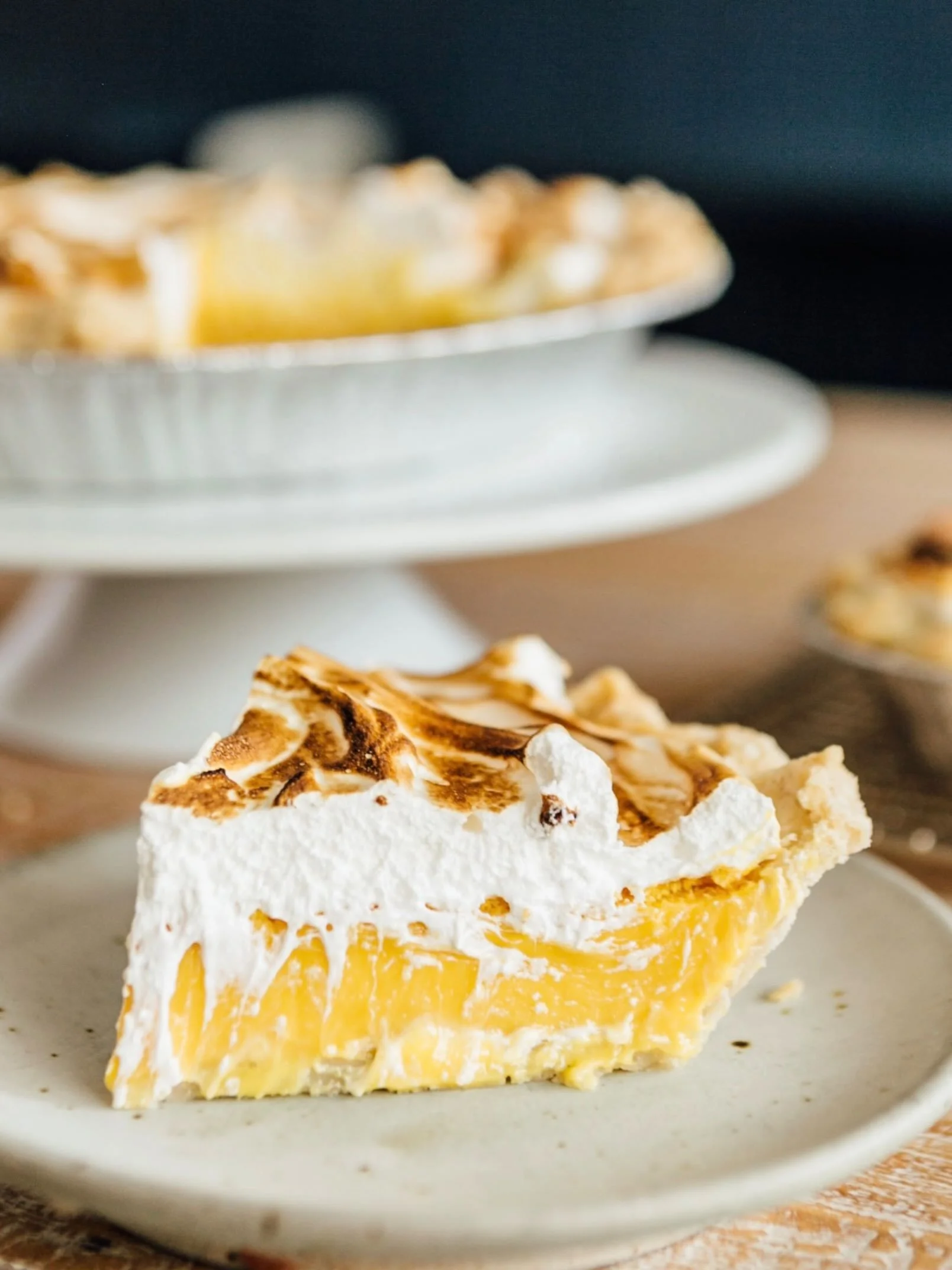 Passionfruit Meringue Pie is back 🙌🧡

LA locations enjoy starting today. Palm Desert starts Friday 8/14 

#passionfruit #winstonpies #pie #socal #foodie