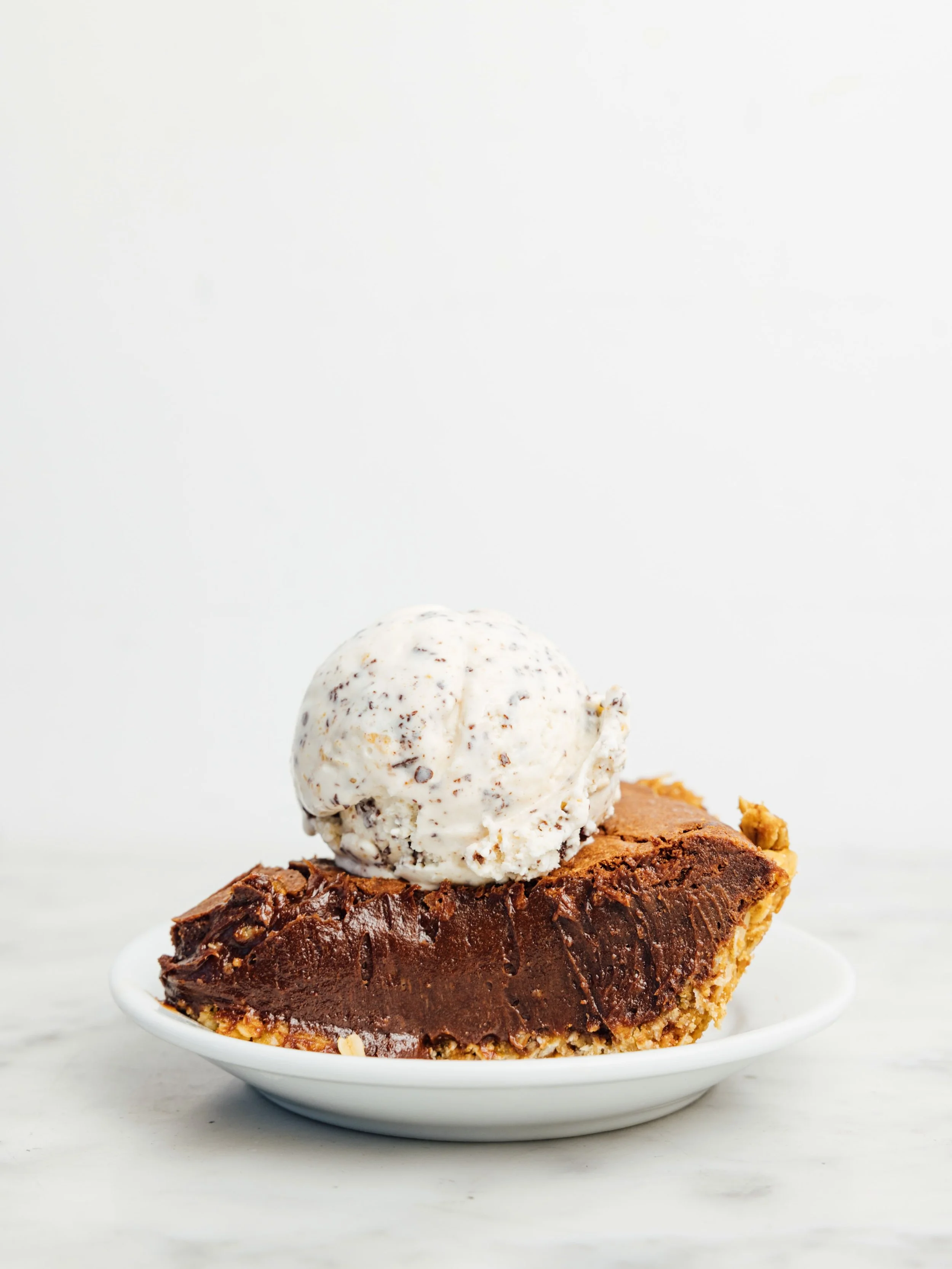 A gloomy Sunday calls for pie and ice cream @mcconnellsicecreams #winstonpies #pieshop #socalfood #dessert #lafood