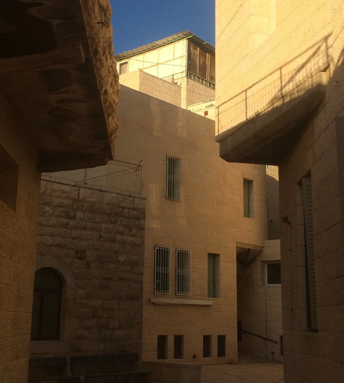  The back of the outpost as seen from the Avraham Avinu settlement across the street. Photo by Michael Thomson 