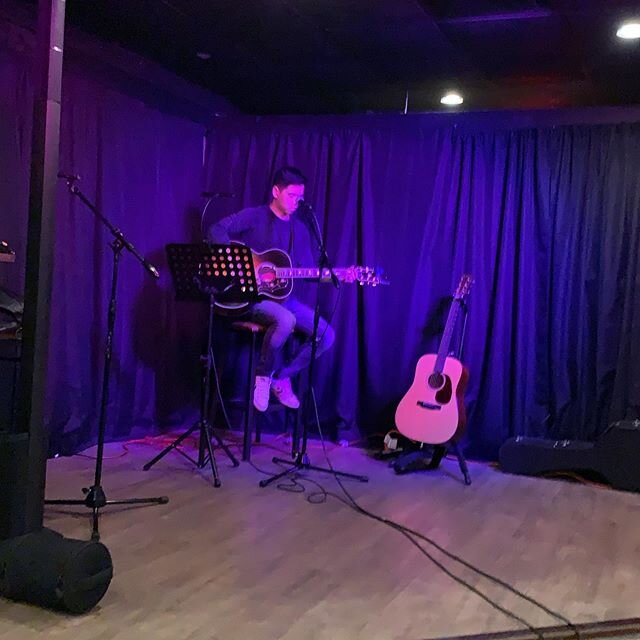 Current mood: David Wee jamming at the #sociallydistant #openmic at Blondie&rsquo;s in GB!