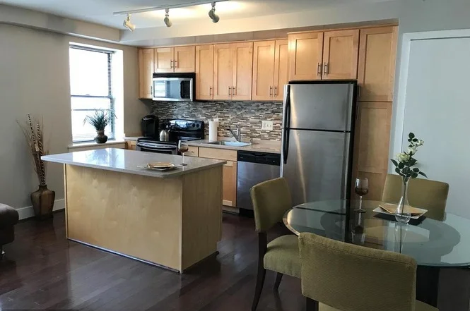 210 OAKWOOD ST SE #108 - $189,000