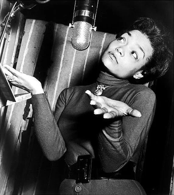 WHAT WOULD EARTHA DO?