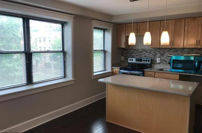 212 Oakwood St SE #222 - $214,900
