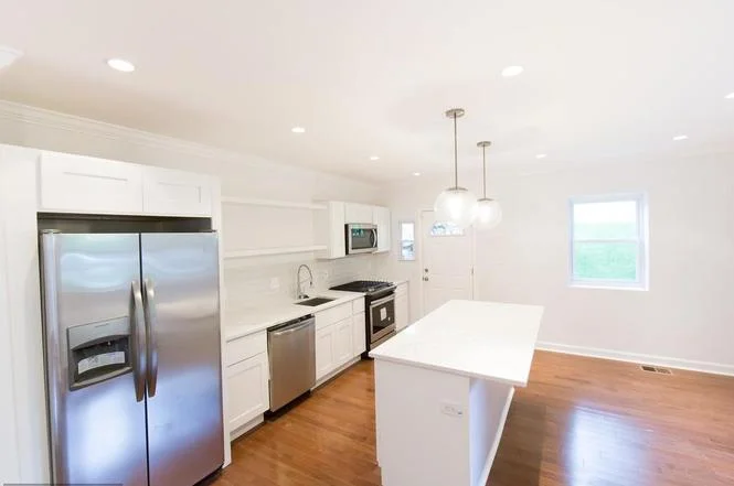 405 Valley Ave SE - $299,000