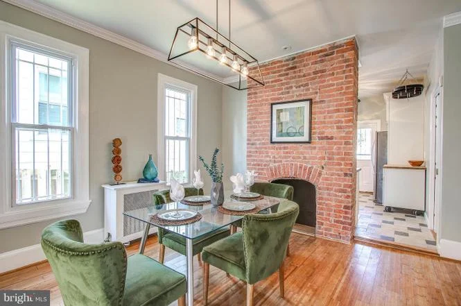 2233 Mount View Place SE - $524,500