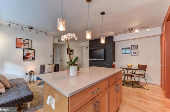 Nov 17 + 18 | Open House for 210 Oakwood St SE #204 - $185,000