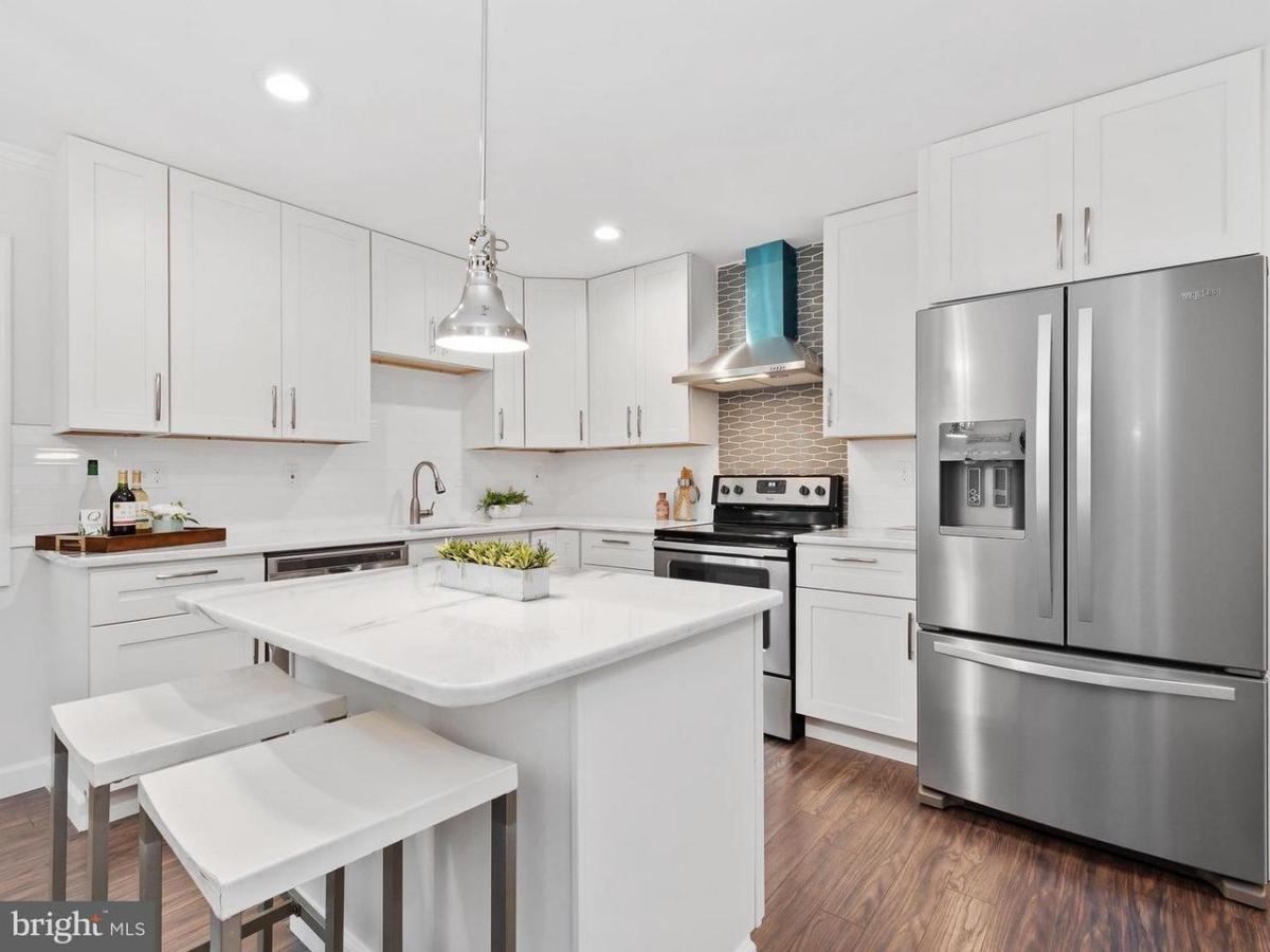 Room for Rent! 1367 Barnaby Terrace SE - $900/month