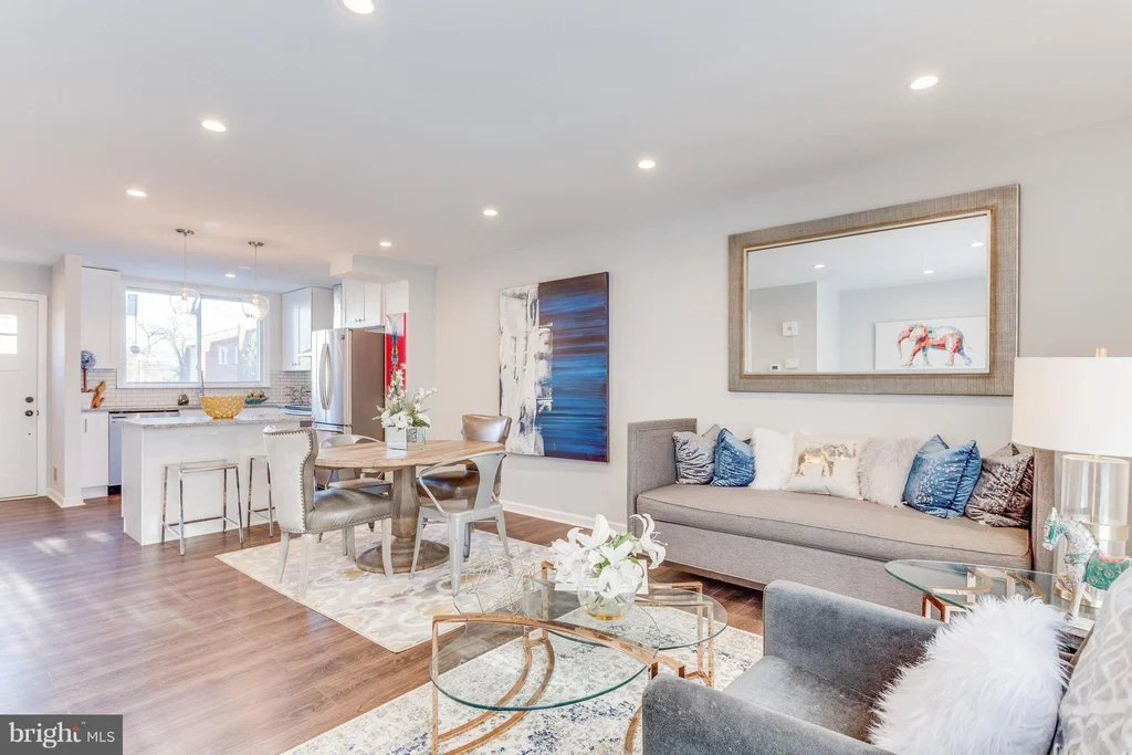 1248 Barnaby Terrace SE - $314,900