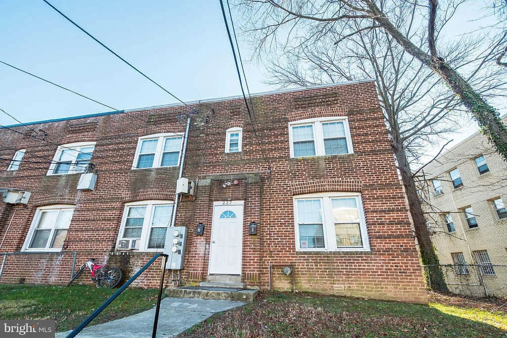 227 Oakwood Street SE - $539,900