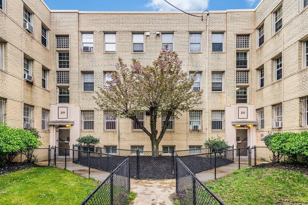 215 Oakwood Street SE - $1,025/month