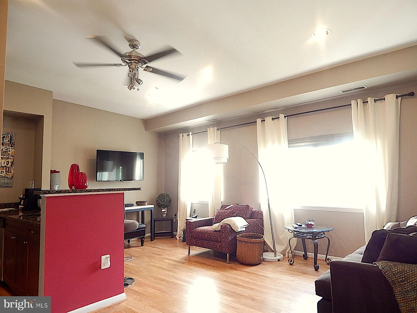 1501 27th Street SE #406 - $1,500/month