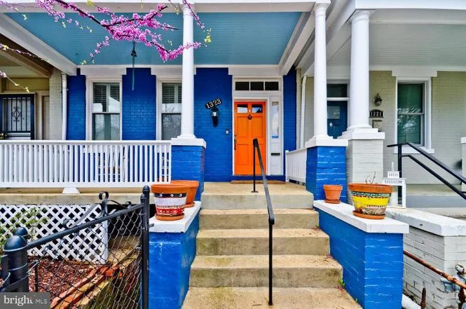 1323 Valley Place SE - $530,000