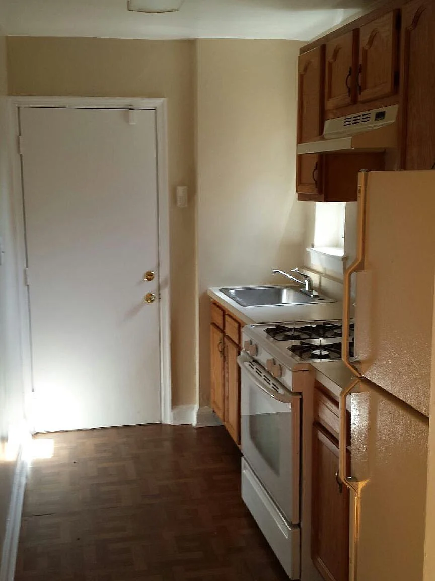 141 Galveston Place SW - $1,200/month