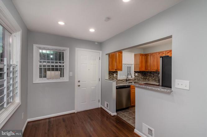 618 Southern Avenue SE - $325,000