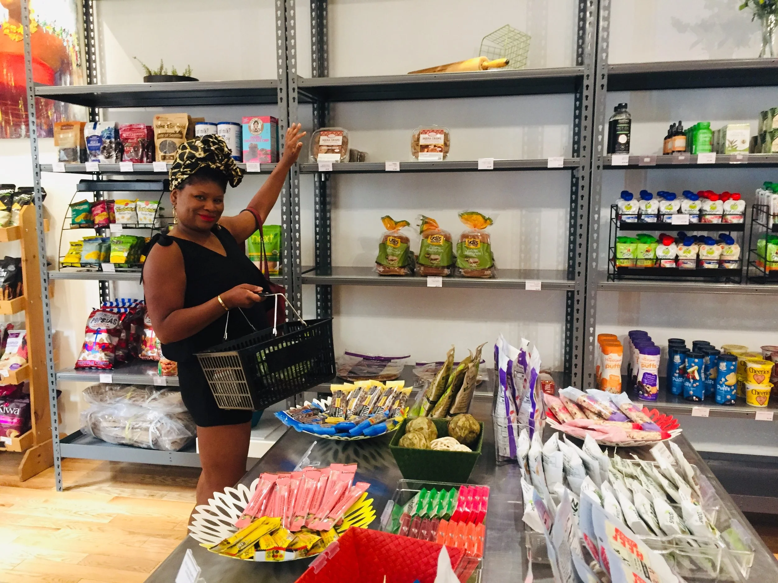 🍓🍏🥖The Fresh Food Factory Market is now open inside of the Anacostia Arts Center and it's great! 