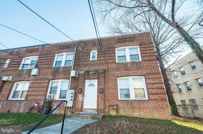 227 Oakwood Street SE - $524,000