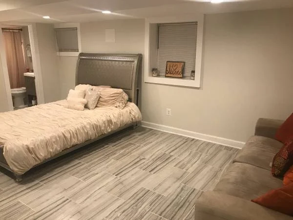 Basement studio in Bellevue - $1200/month