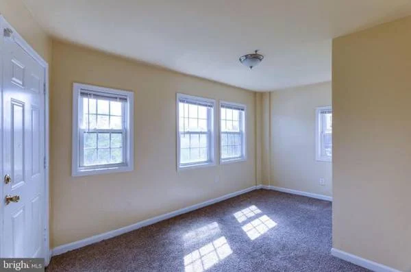 3314 Buena Vista SE - $2,195/month