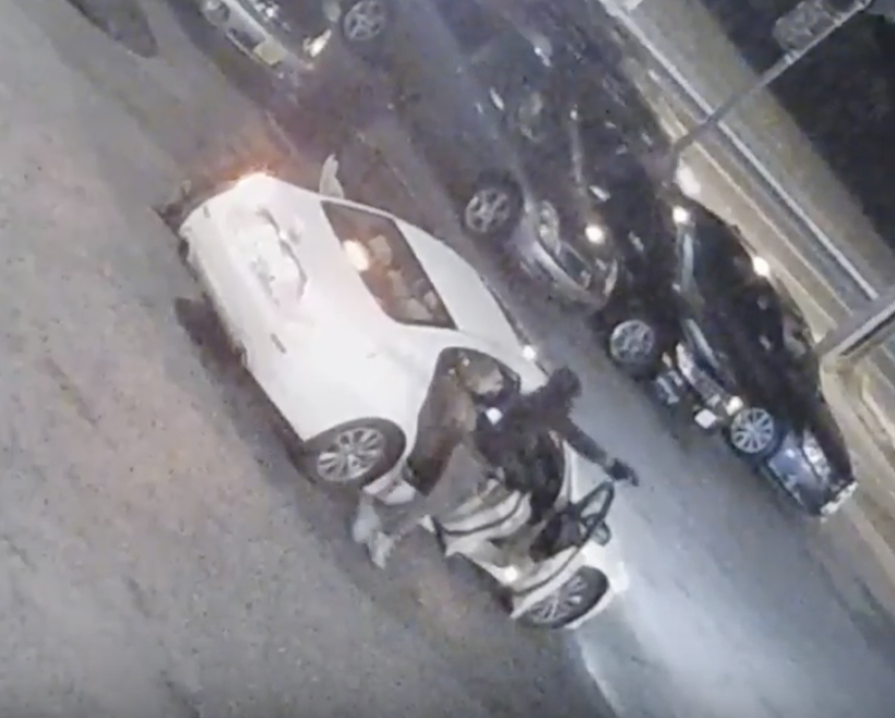 [PR] Suspects and a Vehicle of Interest in an Assault with a Dangerous Weapon (Gun) Offense: 2200 b/o Alabama Avenue, SE