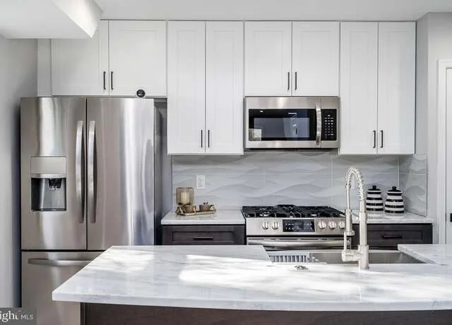 FOR SALE | 1527 Morris Rd SE - $419,900