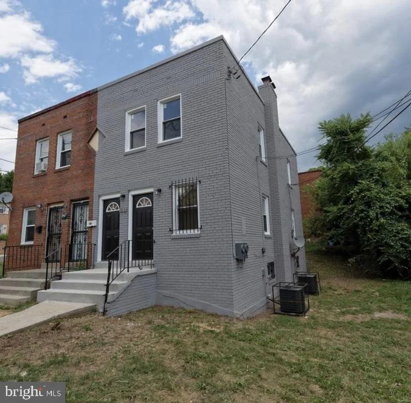 FOR SALE | 3502 7th St SE - $439,000